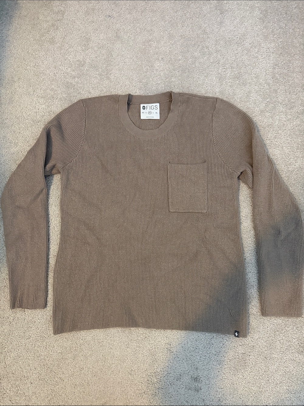 FIGS M  Off-Shift ribbed knit pocket sweater with a crew neck.